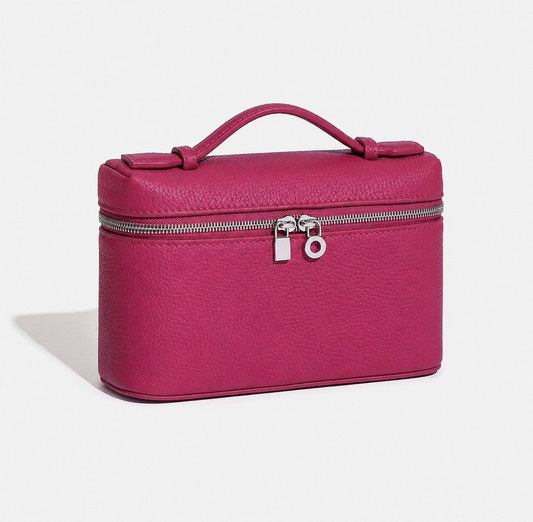 Sac ALMA FUCHSIA en cuir grainé rose fuchsia, vue trois quarts avec finitions argentées - LANA PARIS