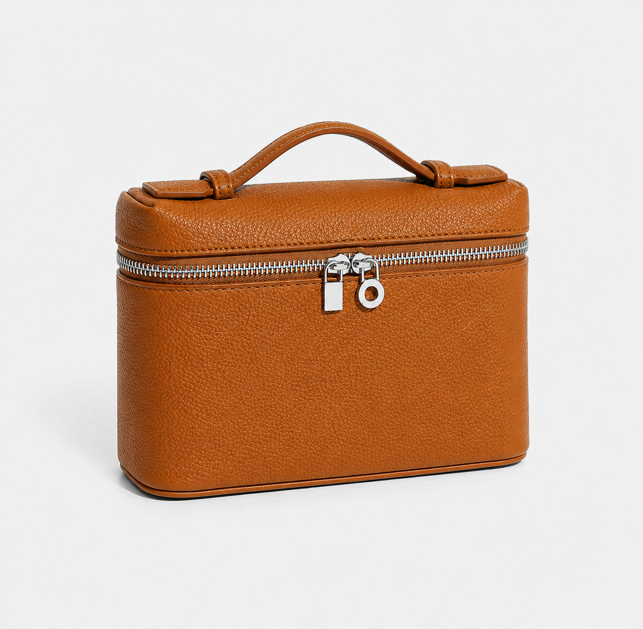 Sac ALMA AMBER en cuir grainé camel ambré, vue trois quarts avec finitions argentées - LANA PARIS