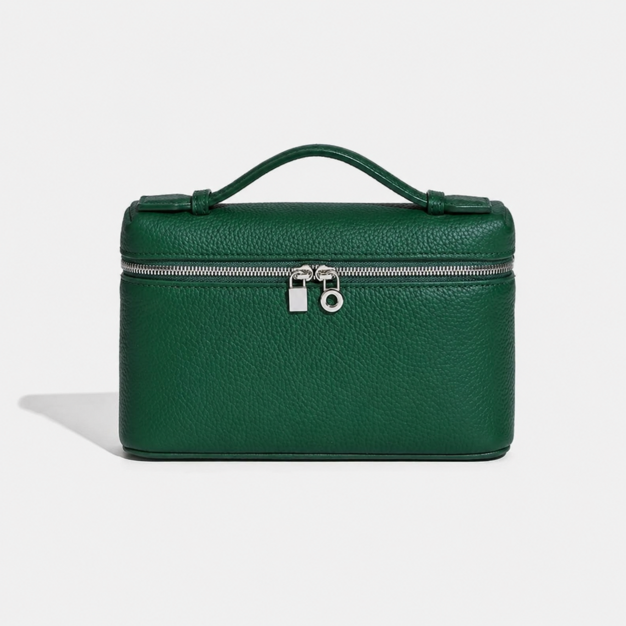 Sac ALMA EMERALD en cuir grainé vert émeraude, vue de face sans bandoulière, finitions argentées - LANA PARIS