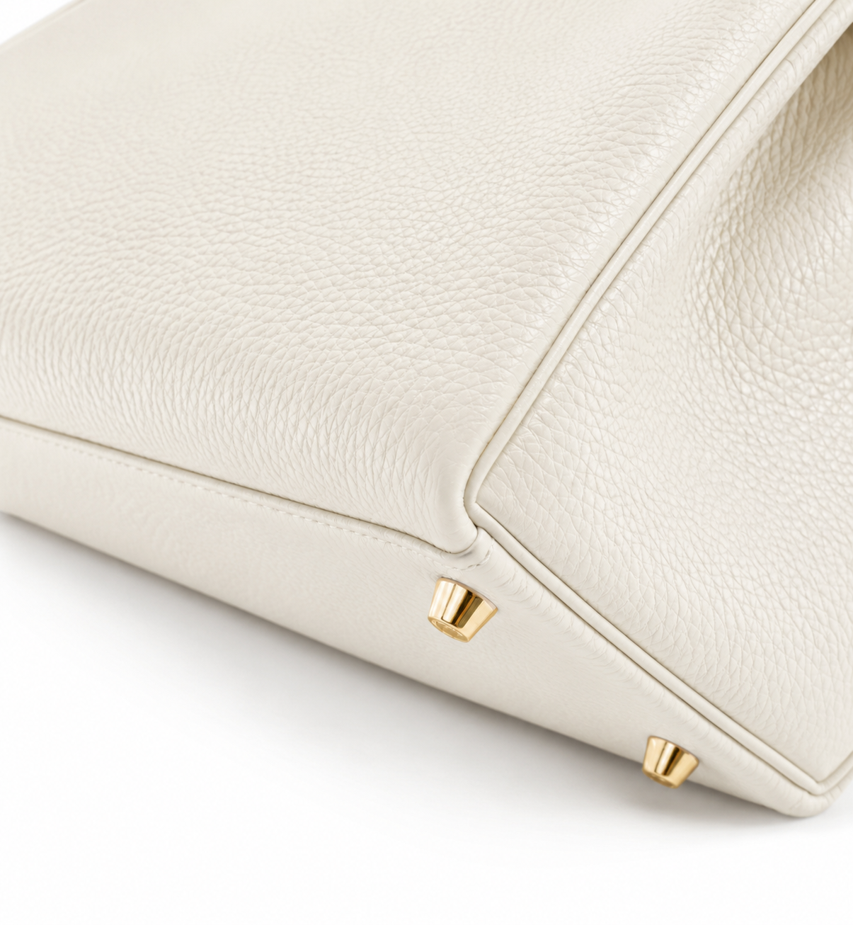 Détail du cuir souple ivoire du sac ALYA Celeste - Lana Paris