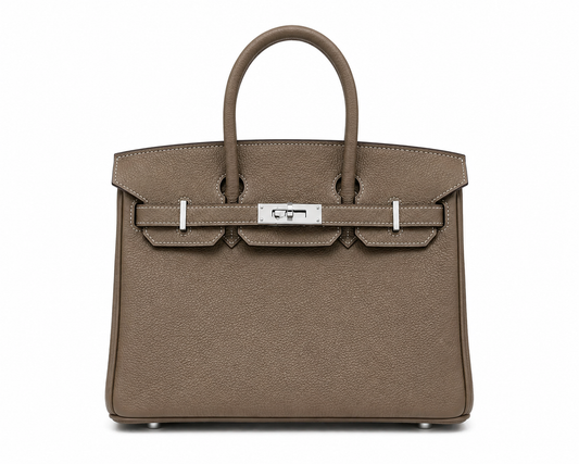 Sac VÉRA Toscana orange en cuir grainé avec finitions argentées sur fond blanc – Lana Paris